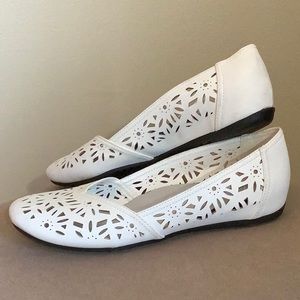 Easy Street White Flat Wide Shoes